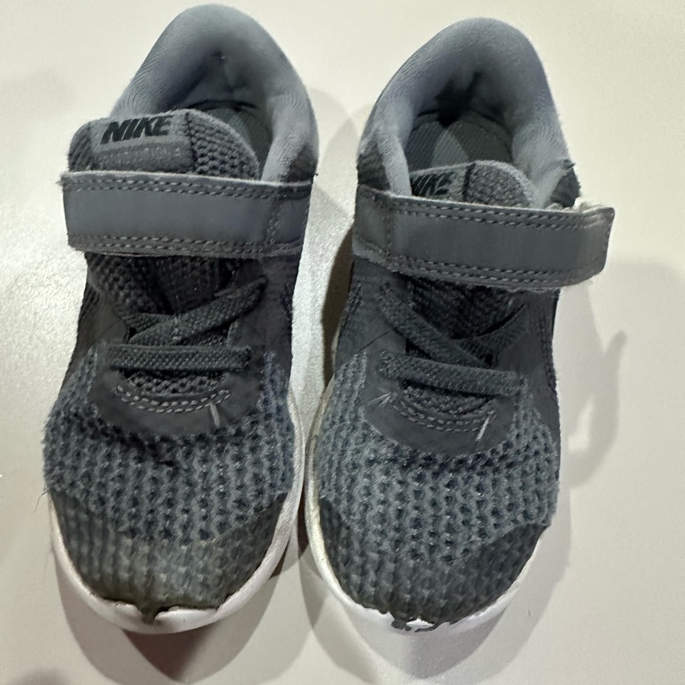Boys Size 9C Nike Athletic Shoex. Gray & White.